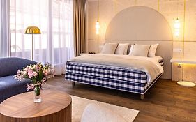Apeiro City Avant-Garde Hotel